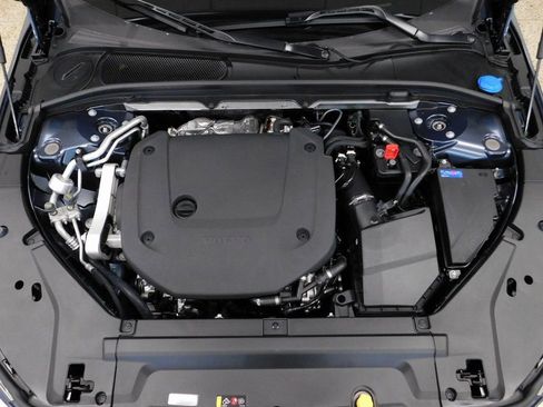 Used 2026 Volvo V90 B6 Cross Country Ultra image 13