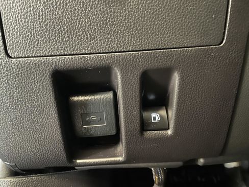 Used 2023 Toyota Highlander LE image 20