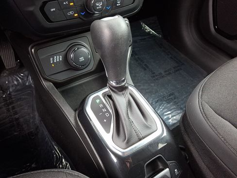 Used 2022 Jeep Renegade Altitude w/ Convenience Group AWD/4WD image 14