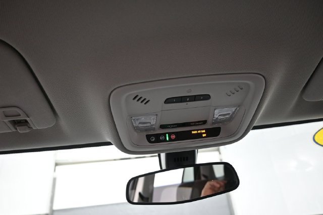Used 2018 Chevrolet Traverse LT FWD image 12