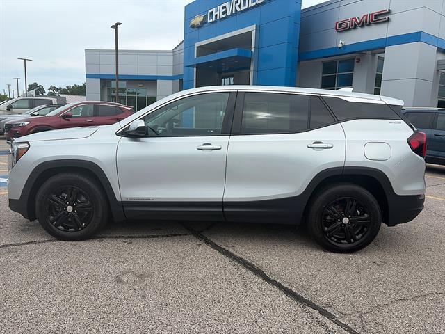 Used 2022 GMC Terrain SLE FWD image 3