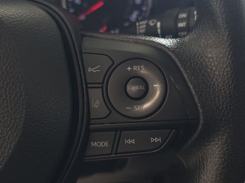 Used 2022 Toyota RAV4 XLE AWD/4WD image 16