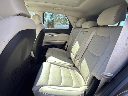 Used 2022 Genesis GV70 2.5T w/ Select Package image 9