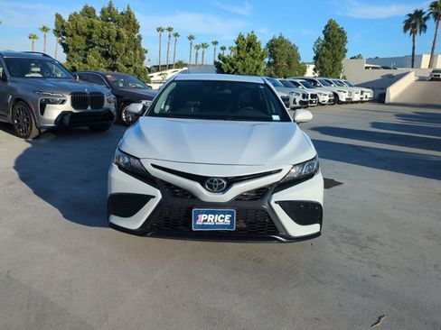 Used 2022 Toyota Camry SE w/ Carpet Mat Package (TMS) FWD image 2
