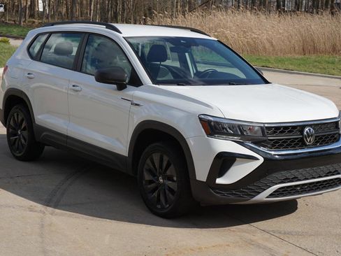 Used 2024 Volkswagen Taos S image 7