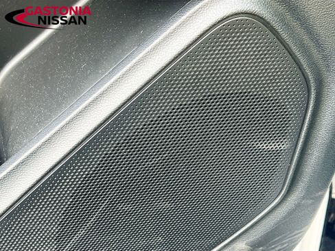 Used 2022 Ford Explorer XLT w/ Equipment Group 202A image 23