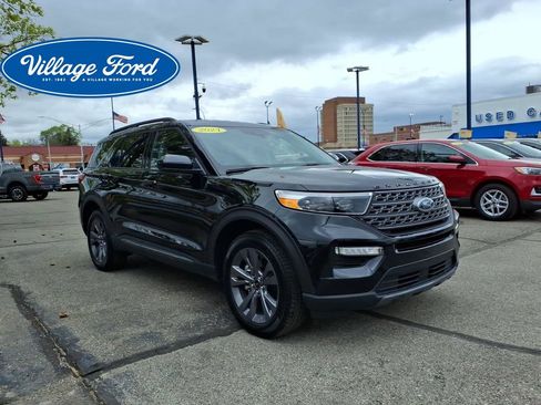 Certified 2024 Ford Explorer XLT w/ Equipment Group 202A AWD/4WD image 4