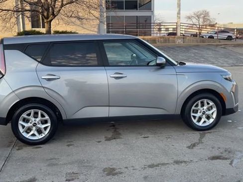 Used 2023 Kia Soul LX w/ LX Technology Package image 9