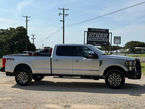Used 2018 Ford F350 XLT w/ XLT Premium Package AWD/4WD image 2