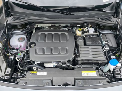 New 2025 Volkswagen Tiguan SE image 17