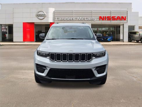 Used 2023 Jeep Grand Cherokee Laredo image 8