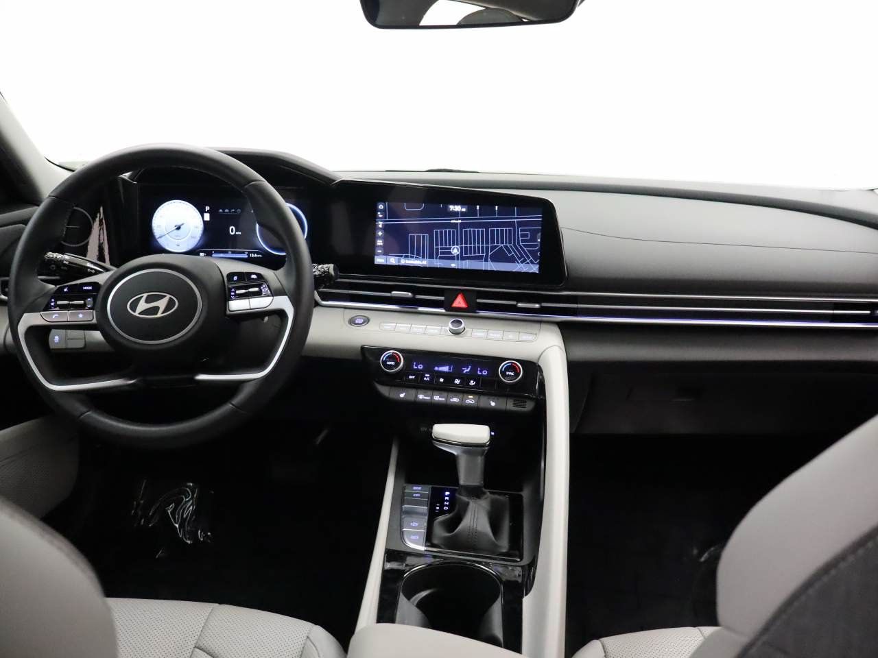 Used 2026 Hyundai Elantra Limited FWD image 14