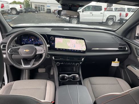 Used 2025 Chevrolet Traverse LT FWD image 20