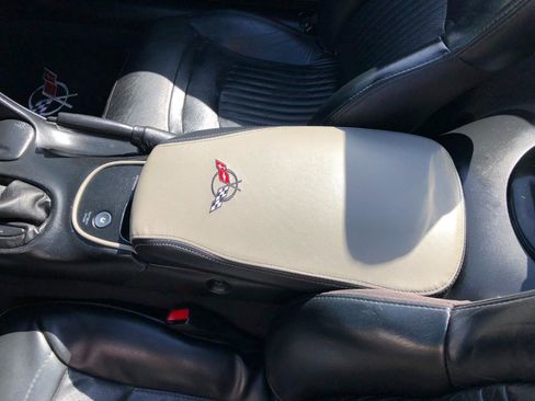 Used 2004 Chevrolet Corvette Convertible w/ Preferred Equipment Group RWD image 19