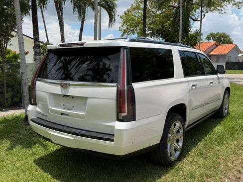 Used 2017 Cadillac Escalade ESV Premium Luxury AWD/4WD image 7