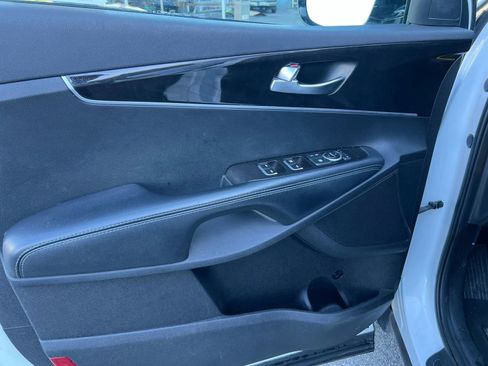 Used 2017 Kia Sorento LX image 16