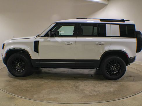 Used 2025 Land Rover Defender 110 S AWD/4WD image 3