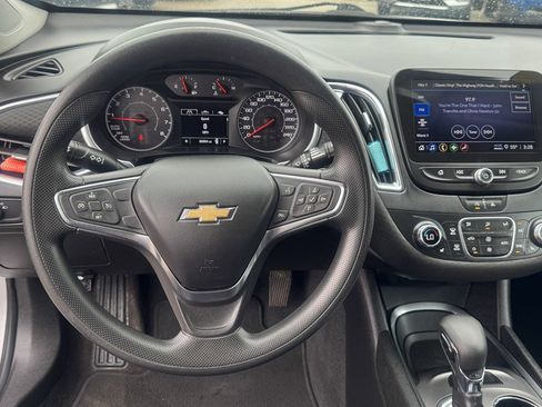 Used 2021 Chevrolet Malibu LT FWD image 17