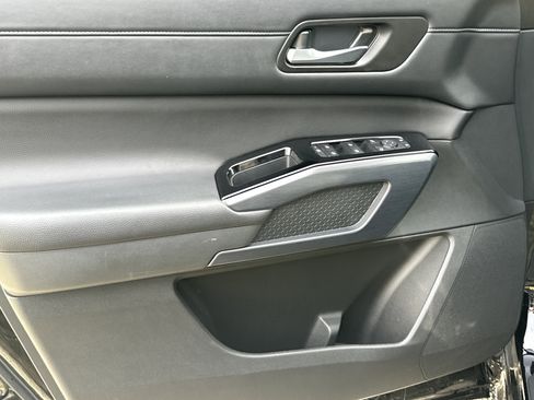 Used 2025 Nissan Pathfinder SL image 10