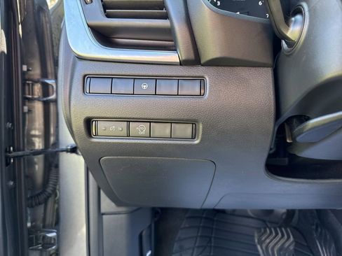 Used 2023 Nissan Rogue SV image 19