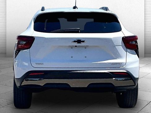 Used 2024 Chevrolet Trax ACTIV w/ Driver Confidence Package FWD image 3