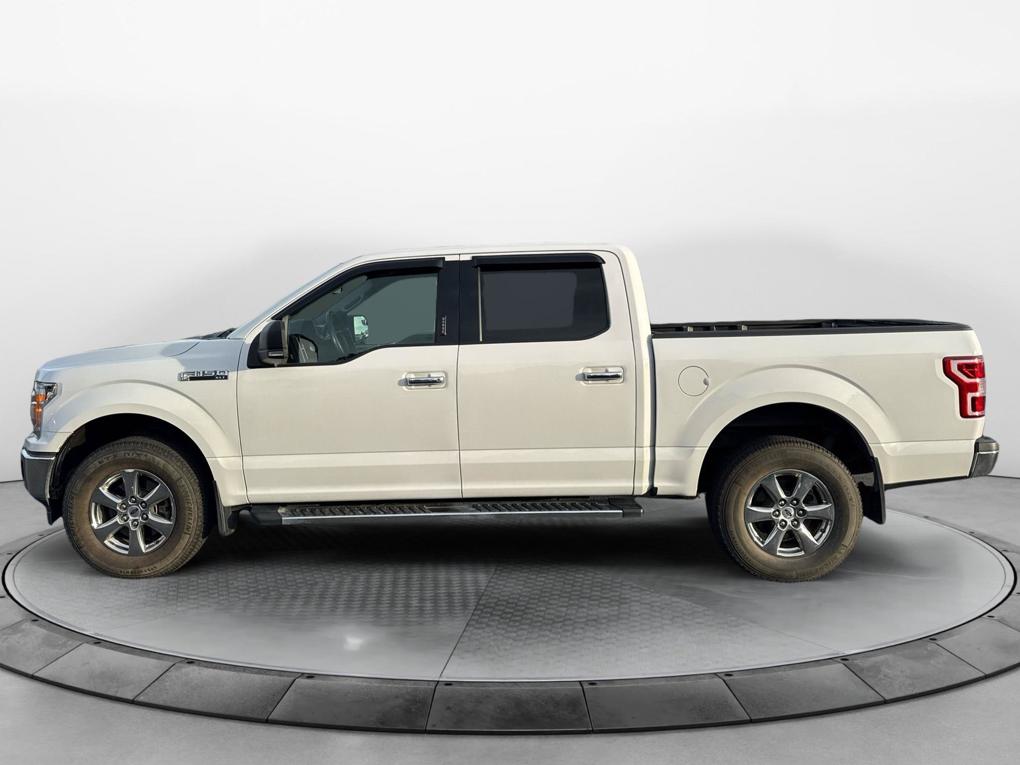 Used 2019 Ford F150 XLT w/ Equipment Group 302A Luxury AWD/4WD image 2