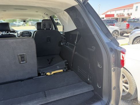 Used 2018 Chevrolet Traverse Premier FWD image 4