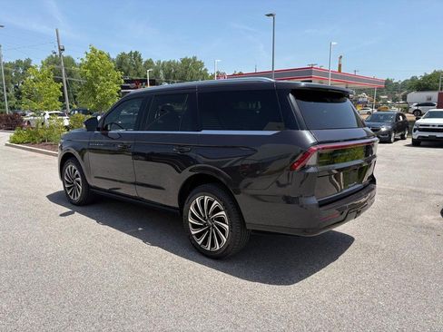 Used 2025 Lincoln Navigator Black Label AWD/4WD image 2