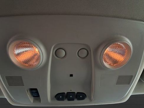 Used 2014 GMC Acadia SLT image 25