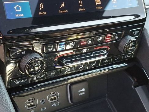 Used 2024 Jeep Grand Cherokee Overland w/ Adv Protech Group III image 18