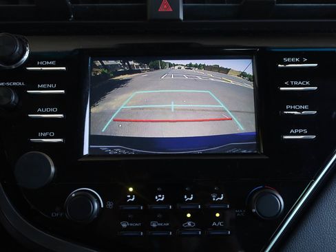 Used 2018 Toyota Camry LE FWD image 39