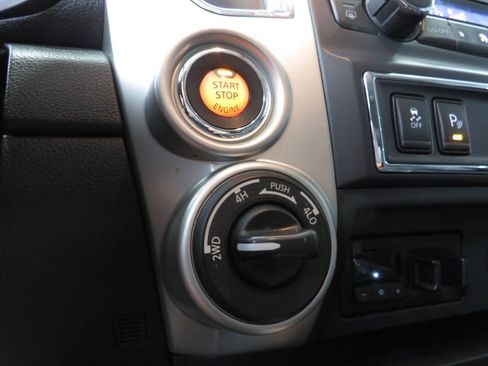 Used 2019 Nissan Titan PRO-4X w/ Pro-4x Convenience Package AWD/4WD image 19