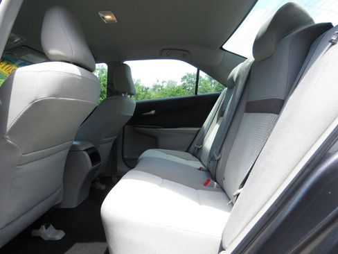 Used 2014 Toyota Camry LE FWD image 19