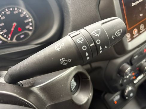 Used 2020 Jeep Renegade Altitude AWD/4WD image 39