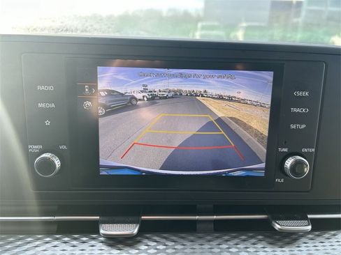 Used 2024 Kia Carnival LX image 23