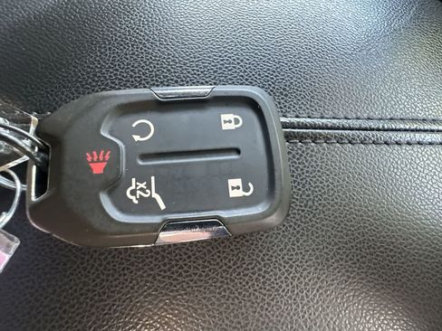 Used 2024 GMC Terrain SLE w/ Driver Convenience Package FWD image 28