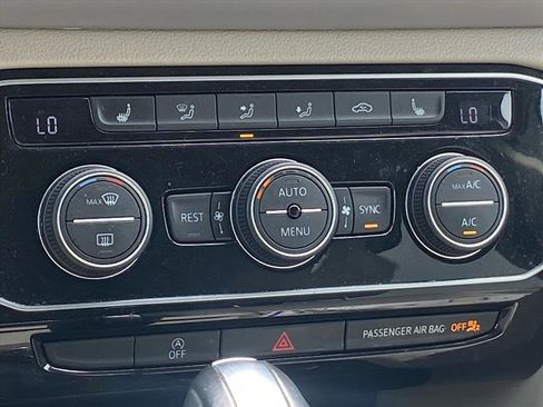 Used 2022 Volkswagen Atlas SE w/ Black Wheel Package image 9