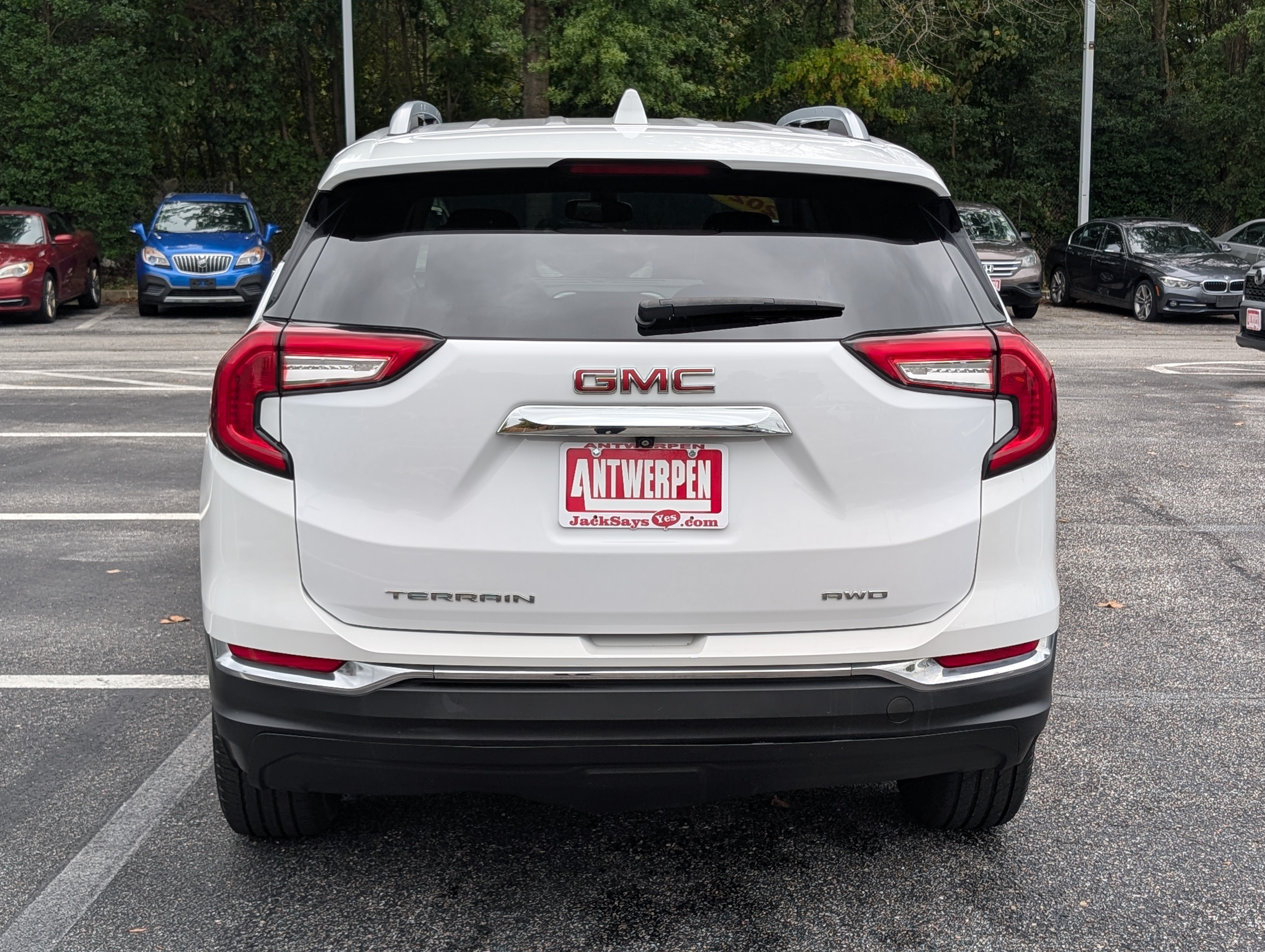 Used 2024 GMC Terrain SLT AWD/4WD image 4
