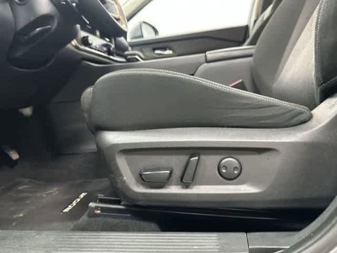 Used 2024 Nissan Rogue SV AWD/4WD image 26