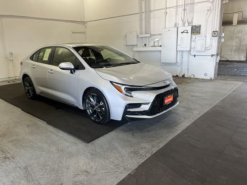 Used 2024 Toyota Corolla XSE FWD image 3