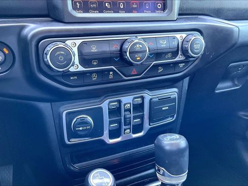 Used 2018 Jeep Wrangler Unlimited Sahara AWD/4WD image 35