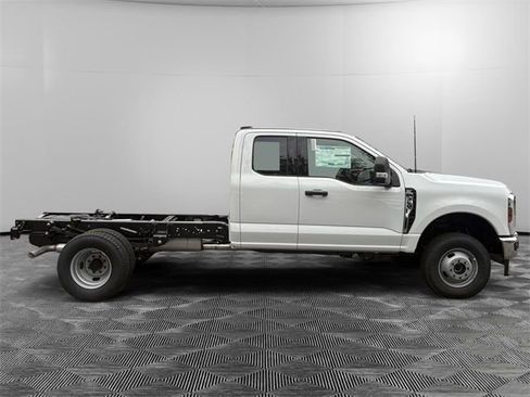 New 2026 Ford F350 XLT w/ XLT Value Package AWD/4WD image 6