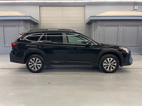 Certified 2025 Subaru Outback Premium w/ Popular Package #1A image 8