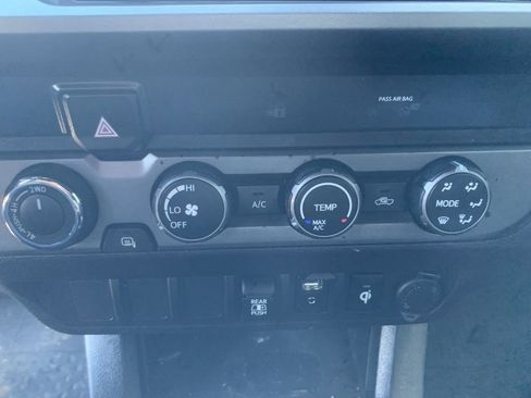 Used 2019 Toyota Tacoma TRD Off-Road image 21