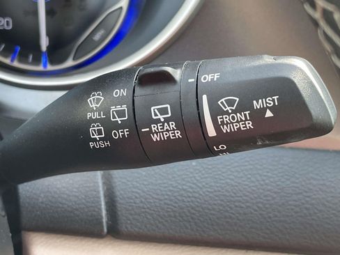 Used 2024 Chrysler Pacifica Touring-L FWD image 24