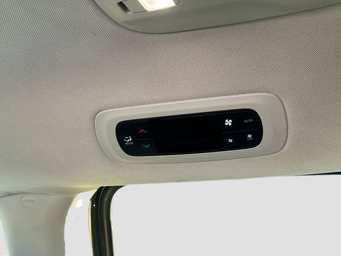 Used 2024 Chrysler Pacifica Touring-L FWD image 23
