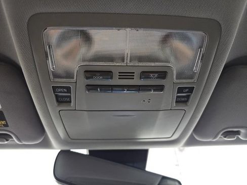 Used 2017 Toyota Highlander SE AWD/4WD image 27