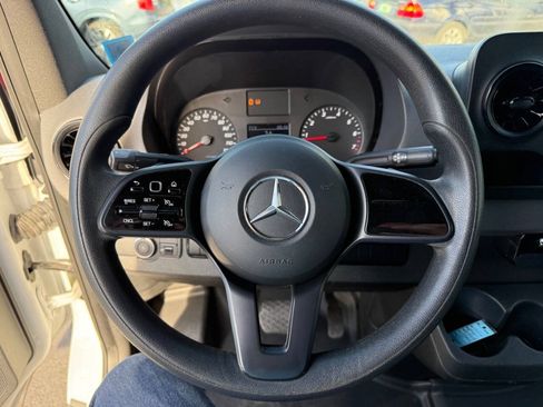 Used 2021 Mercedes-Benz Sprinter 2500 image 25