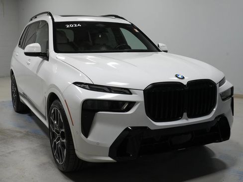 Used 2024 BMW X7 xDrive40i w/ M Sport Package image 13