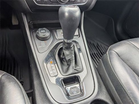 Used 2019 Jeep Cherokee Limited w/ Technology Group image 16